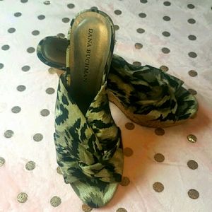 💄Dana Buchman Wedges.💄